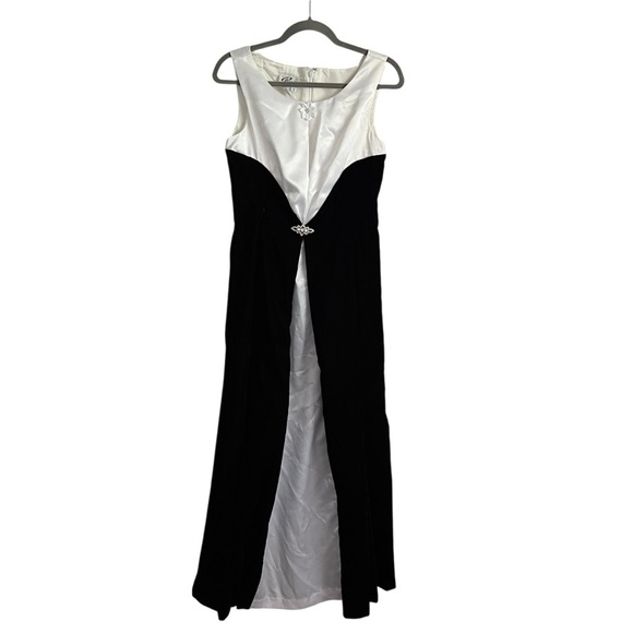 Reggio Dresses & Skirts - Vintage Reggio Elegant Black and White Burgundy Evening Gown-Size 8